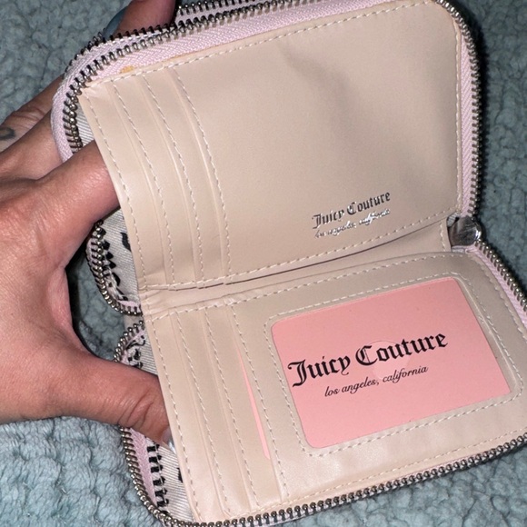 Juicy Couture -NWT Cream &Pink  Velvet Wallet - Picture 12 of 12